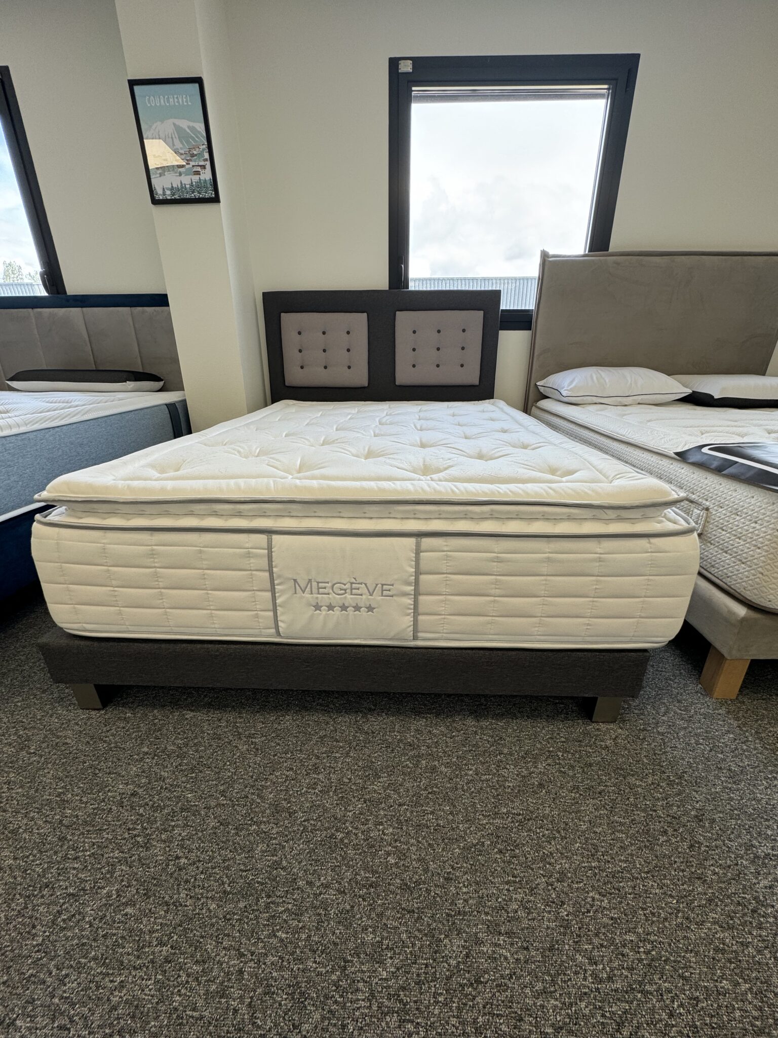 Matelas de luxe en latex avec tête de lit design personnalisée