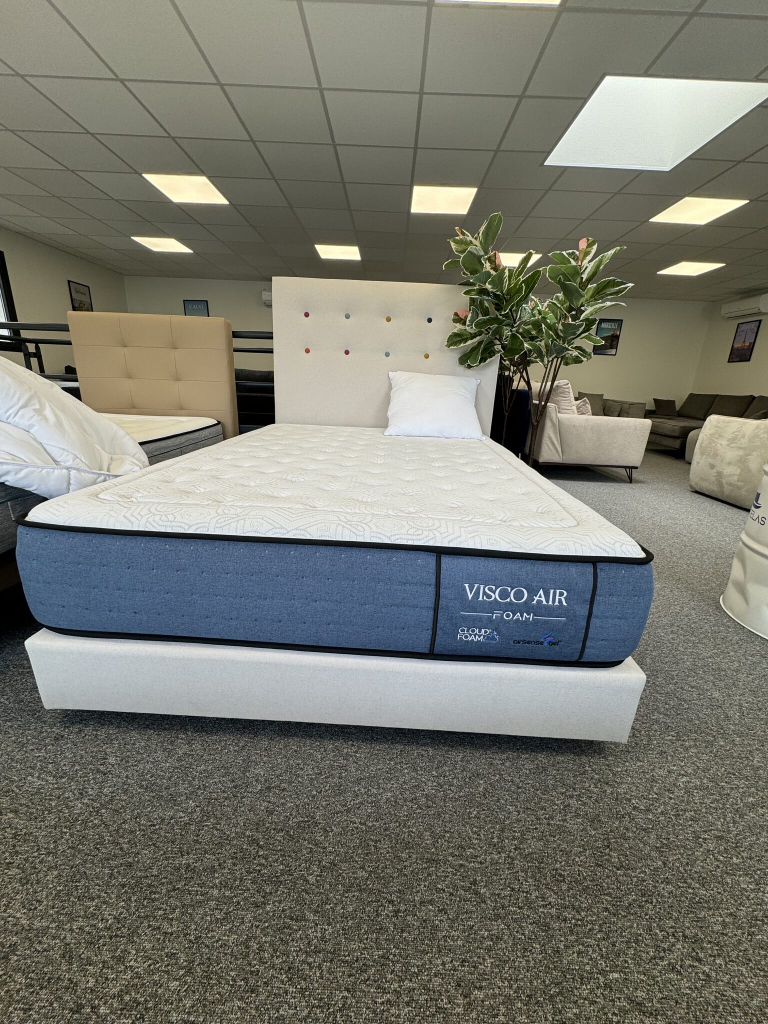 Tête de lit capitonnée personnalisée avec matelas moelleux
