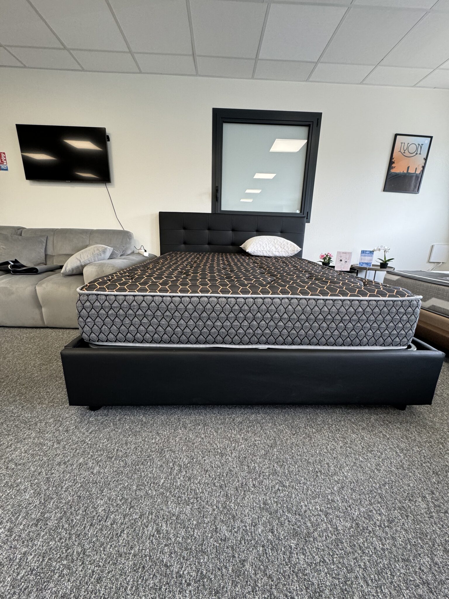 Lit Coffre complet avec tête de lit intégrée et matelas noir