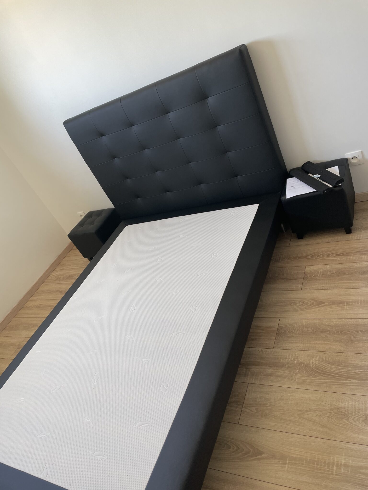 Lit complet ensemble simili cuir noir 2 personnes